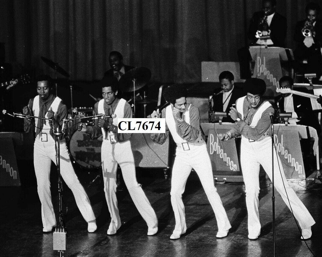 The Temptations Performing In Concert At The Medinah Temple In Chicago Photo