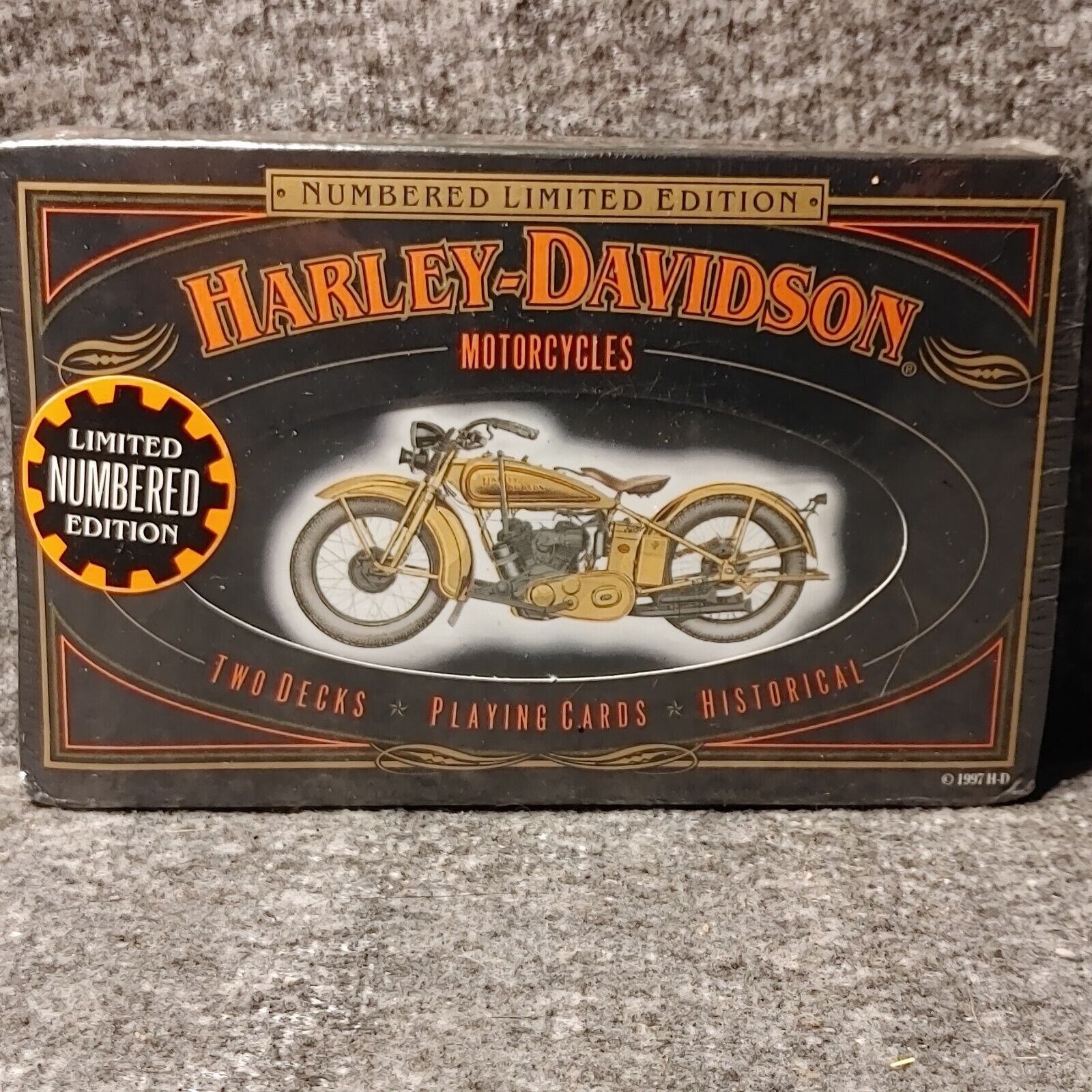 HARLEY-DAVIDSON MOTORCYCLE 1977 LIMITED EDITION COLLECTIBLE TIN PLAYING CARDS